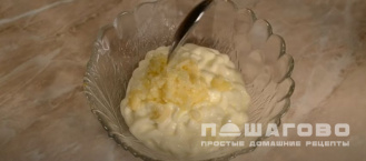 Фото приготовления рецепта: Мясо по-французски с сыром и луком - шаг 2