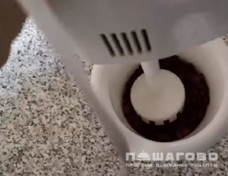 Фото приготовления рецепта: Морс из замороженной клюквы - шаг 1