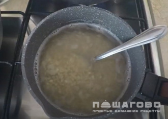 Фото приготовления рецепта: Рассольник классический с перловкой и огурцами со свининой - шаг 2