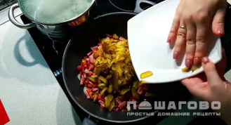 Фото приготовления рецепта: Суп солянка мясная по-домашнему - шаг 7