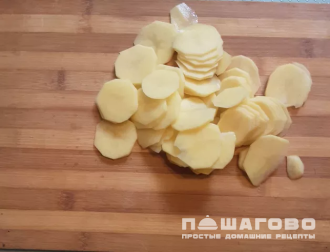 Фото приготовления рецепта: Мини-запеканки из кабачков и курицы - шаг 4