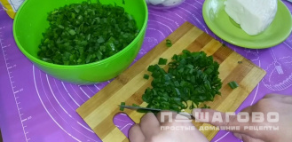 Фото приготовления рецепта: Бабушкины пирожки с сыром и яйцом - шаг 7