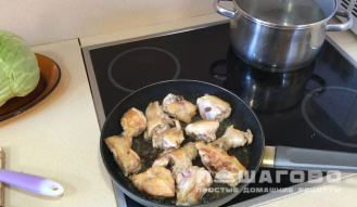 Фото приготовления рецепта: Бигус из свежей капусты с мясом и картошкой - шаг 1