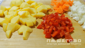 Фото приготовления рецепта: Суп куриный с рисом - шаг 2