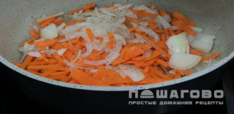 Фото приготовления рецепта: Сытный вегетарианский борщ без мяса - шаг 7
