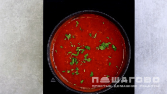 Фото приготовления рецепта: Подлива из томатной пасты - шаг 3