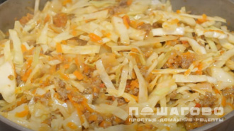 Фото приготовления рецепта: Ленивые голубцы с рисом - шаг 4