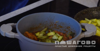 Фото приготовления рецепта: Азу из конины - шаг 5