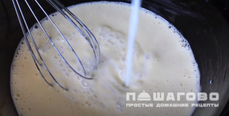 Фото приготовления рецепта: Банановые панкейки без масла - шаг 2