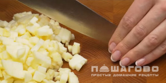 Фото приготовления рецепта: Начинка для блинов из яблок - шаг 2