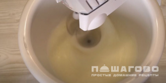 Фото приготовления рецепта: Печенье безе с лимонным соком - шаг 2