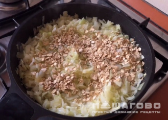 Фото приготовления рецепта: Капустные котлеты в духовке - шаг 2