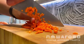 Фото приготовления рецепта: Кускус с курицей и болгарским перцем - шаг 3