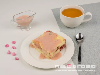 Фото приготовления рецепта: Творожная запеканка с клубникой - шаг 8