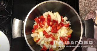 Фото приготовления рецепта: Жаркое с картошкой и курицей - шаг 4