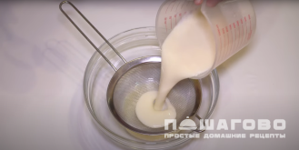 Фото приготовления рецепта: Панна-котта с вишней - шаг 5