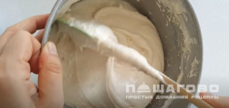 Фото приготовления рецепта: Быстрый торт «Черепаха» со сметанным кремом - шаг 2