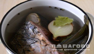 Фото приготовления рецепта: Уха из сазана с водкой - шаг 3