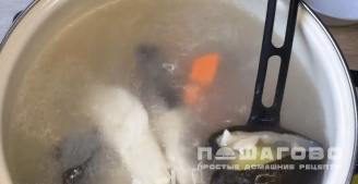 Фото приготовления рецепта: Рыбный суп с рисом - шаг 3