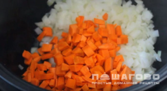 Фото приготовления рецепта: Простой рецепт кабачковой икры с помидорами в мультиварке - шаг 2