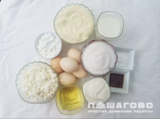 Фото приготовления рецепта: Пирог манник с творогом - шаг 1