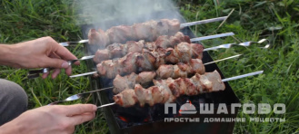 Фото приготовления рецепта: Шашлык на пиве - шаг 3