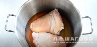 Фото приготовления рецепта: Свиная рулька по-чешски - шаг 2