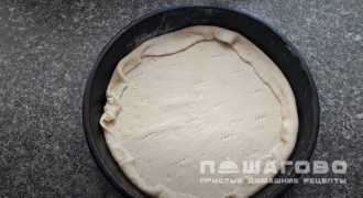 Фото приготовления рецепта: Пицца со свининой и ананасами - шаг 13