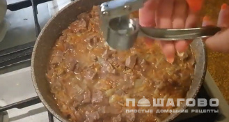 Фото приготовления рецепта: Печень индейки со сливками - шаг 5