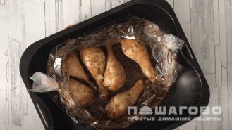 Фото приготовления рецепта: Окорочка и голень в рукаве для запекания в духовке - шаг 8