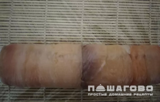 Фото приготовления рецепта: Классические роллы из рыбы и огурца - шаг 3