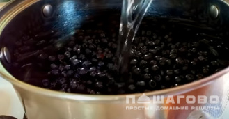 Фото приготовления рецепта: Быстрый черничный джем - шаг 2