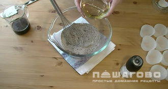 Фото приготовления рецепта: Веганский шоколадный кекс с ягодами - шаг 2