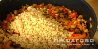 Фото приготовления рецепта: Перлотто с овощами и зеленью - шаг 10