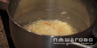 Фото приготовления рецепта: Солянка Бигос - шаг 2