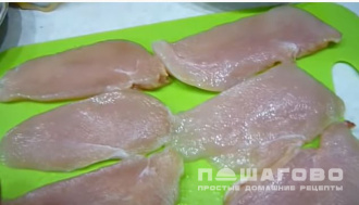 Фото приготовления рецепта: Курица по-французски с помидорами - шаг 1