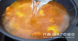 Фото приготовления рецепта: Суп с тефтелями - шаг 4
