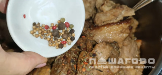 Фото приготовления рецепта: Бигос с мясом - шаг 4