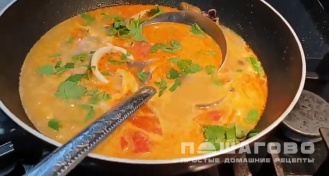 Фото приготовления рецепта: Том ям с морепродуктами - шаг 12