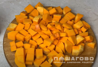Фото приготовления рецепта: Тушеная тыква с травами - шаг 1
