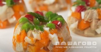 Фото приготовления рецепта: Заливное мясо порционное - шаг 12