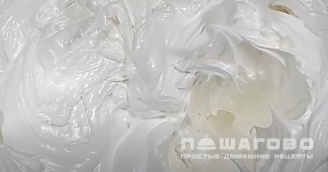 Фото приготовления рецепта: Крем безе для украшения - шаг 5