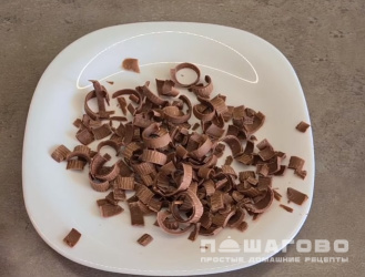 Фото приготовления рецепта: Домашнее мороженное из банана на сгущенном молоке и сливках с мятой - шаг 5