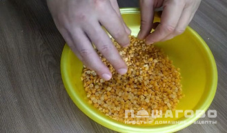 Фото приготовления рецепта: Суп гороховый со свининой - шаг 2