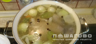 Фото приготовления рецепта: Бульон из домашней курицы - шаг 6
