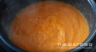 Фото приготовления рецепта: Простой рецепт кабачковой икры с помидорами в мультиварке - шаг 9