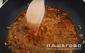 Фото приготовления рецепта: Говяжье сердце тушеное - шаг 4