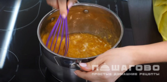 Фото приготовления рецепта: Торт медовый со сгущенкой - шаг 3