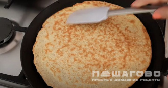 Фото приготовления рецепта: Овсяный блин с сыром - шаг 5