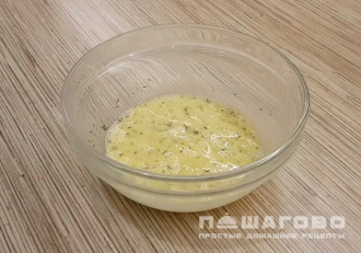 Фото приготовления рецепта: Омлет по-тайски - шаг 2